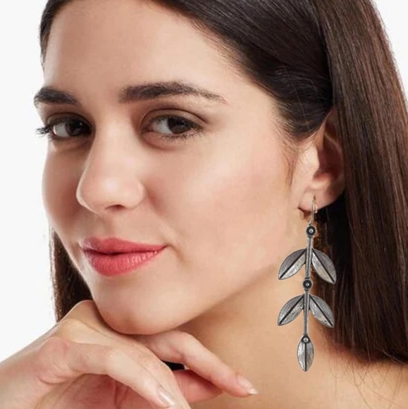 EARRINGS - Picture 2 of 5